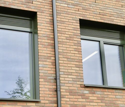 Pasyvaus namo sertifikuoti langai ir durys „Naujajai arkai“ Šv. Benedikto mokykloje