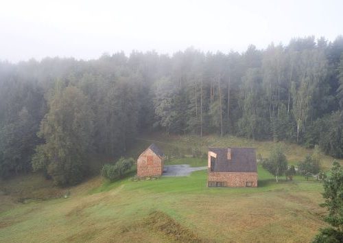 Mediniai langai kaustyti aliuminiu
