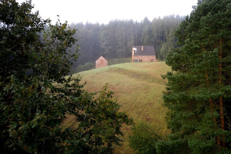 Mediniai langai kaustyti aliuminiu