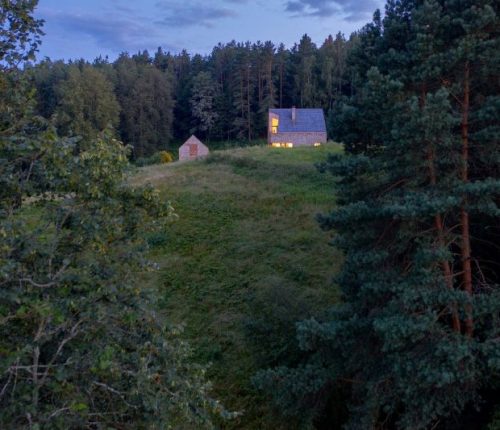 Mediniai langai kaustyti aliuminiu