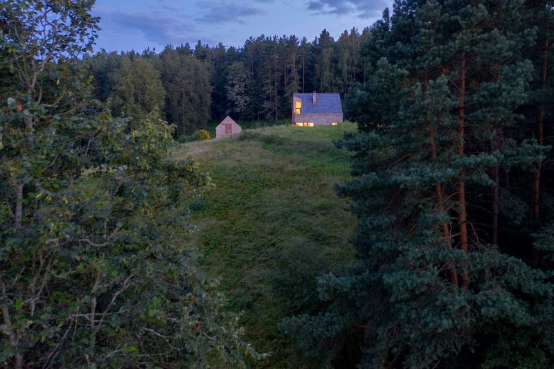 Mediniai langai kaustyti aliuminiu